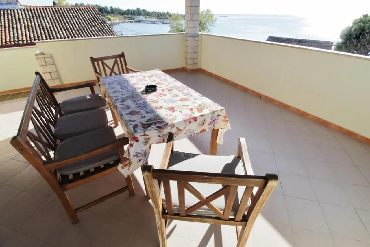 Apartments Zambratija With Sea View 잠브라티야
